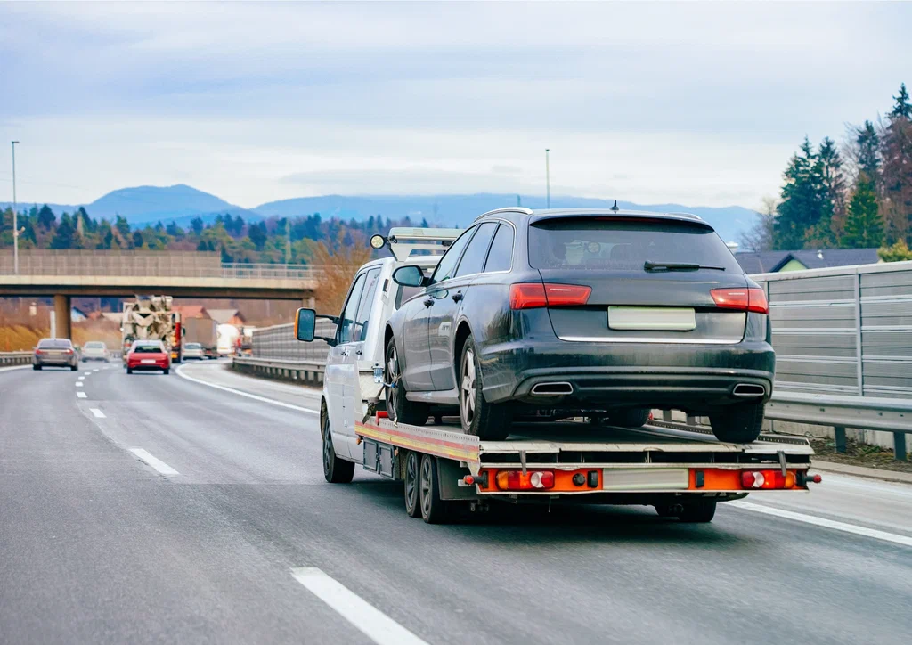 Professional long distance towing service in Downtown Loop, Chicago, offering safe and efficient vehicle transport over extended distances with reliable and experienced drivers.