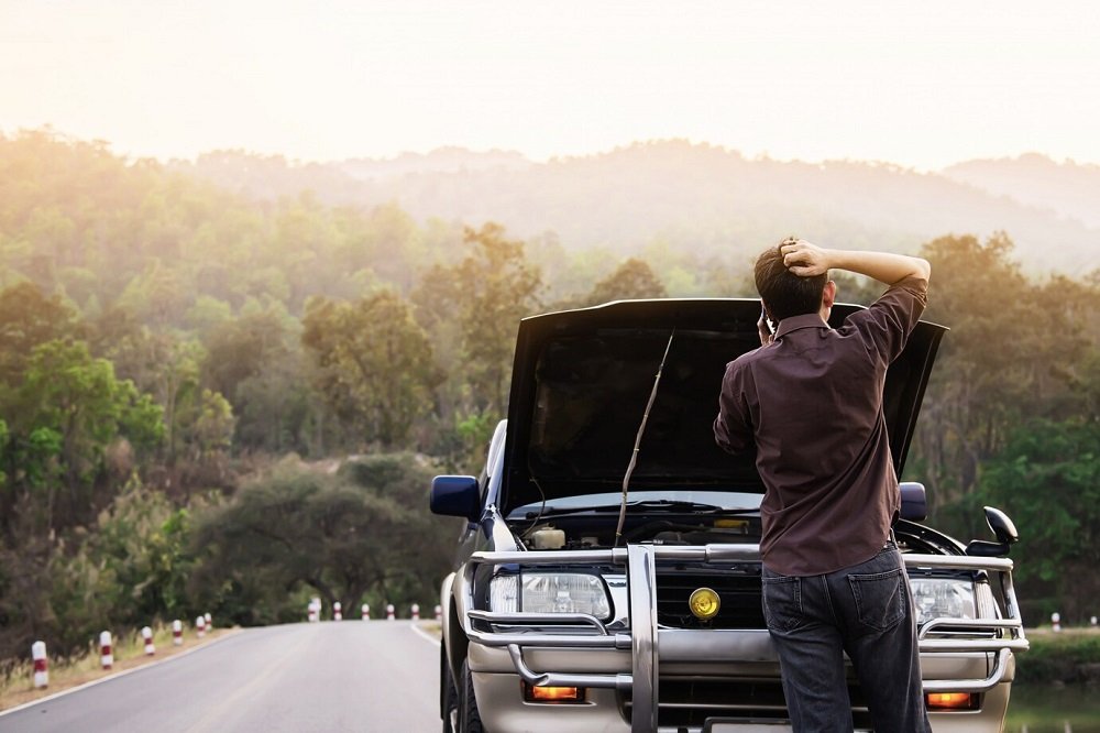 Quick and fast roadside assistance in West Loop, Chicago, offering jump-starts, tire changes, fuel delivery, and lockout services anytime you need help.